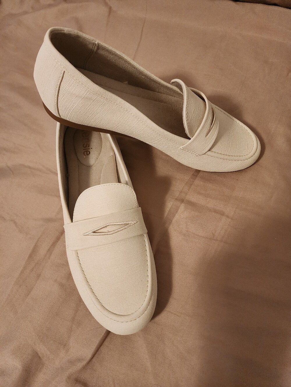 Kensie Yelena Women’s Cream Fabric Classic Loafer Flats Shoes NWOB 9M Minimalist